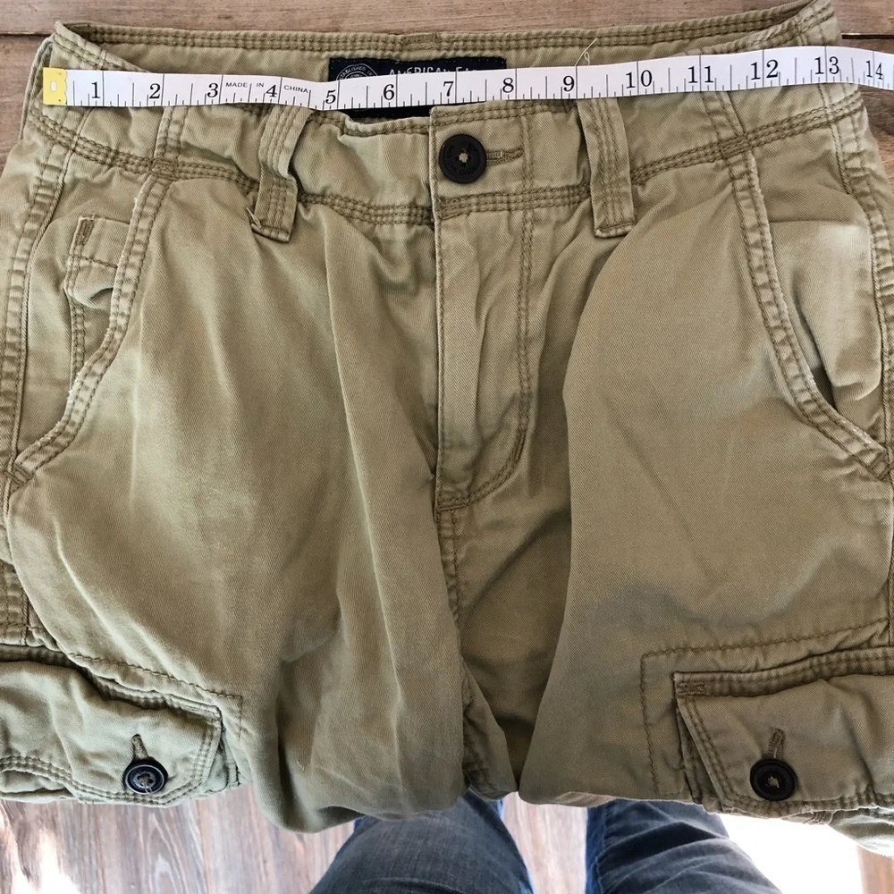 AEO Khaki tan classic cargo shorts, 26